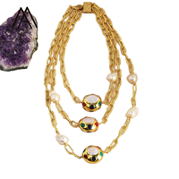 Collier en laiton plaqué or 18 carats avec perles naturelles rondes et pierres précieuses colorées, design multi-couches, style tendance
