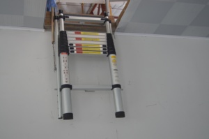 סולם טלסקופי מתקפל מאלומיניום בגובה 3.2 מטר, חשמלי, לדירה, עם ציר. - Product Image 6