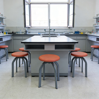 Tabouret de laboratoire moderne en PP certifié GRS de qualité supérieure pour salles de classe scientifiques, design ergonomique durable, options de couleurs vibrantes, sans accoudoirs