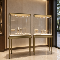 Vitrine à bijoux au design original, cadre en acier inoxydable doré, verre trempé, projecteurs LED pour les magasins de bijoux de luxe