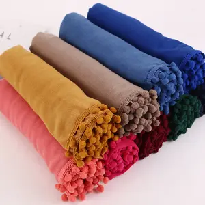 Manufacturer Wholesale Ladies Oversize Solid Color Cotton Polyester Muslim Headscarf Ethnic Style Women Hijabs Scarf With Pompom