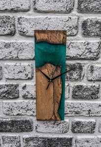 Elegante Reloj de Pared de Resina y Madera que Combina un Patrón Artístico con un Acabado Liso Diseñado para Agregar Atractivo Visual - Product Image 5