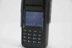 Système de détection de drones ASF 1-2 km, portée sans fil 300 MHz-6200 MHz, alarme FPV portable trilingue, identificateur de drone portable, étanche - Product Image 2