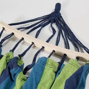 <span class=keywords><strong>Prix</strong></span> de gros <span class=keywords><strong>hamac</strong></span> de jardin en coton portable <span class=keywords><strong>hamac</strong></span> en tissu confortable pouvant contenir jusqu'à 660 lb idéal pour le camping en plein air - Product Image 3