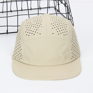 Cappello da Corsa e Calcio Personalizzato a 5 Pannelli, Leggero e Morbido, Impermeabile, in Poliestere con Perforazioni Laser, Visiera da Escursionismo - Product Image 2