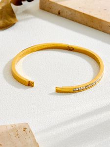 กำไลข้อมือเพชรคริสตัลประดับเซอร์โคเนียสีไทเทเนียมสตีล ดีไซน์ทันสมัย เรียบหรู สำหรับผู้หญิง ขายส่งจากโรงงาน - Product Image 6