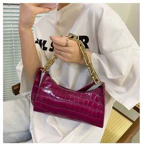 Sac à main élégant en cuir pour femme, style rétro décontracté, avec chaîne, couleur unie, sac à bandoulière fourre-tout - Product Image 3