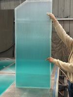 Verre trempé gaufré stratifié ultra-blanc dégradé arc-en-ciel pour cloison de salle de bain d'hôtel, bureau et salon