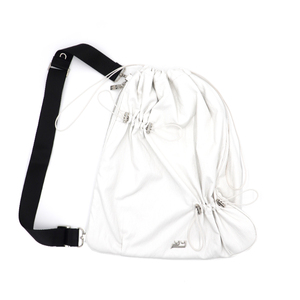 Sac fourre-tout léger en similicuir blanc nuage, style coréen, avec fermeture éclair latérale facile d'accès - Product Image 4