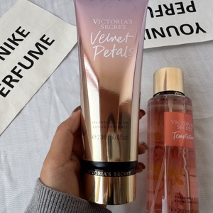น้ำหอมแท้แบรนด์ดังสำหรับผู้หญิง ขนาด 250 มล. กลิ่น Velnet Petals <span class=keywords><strong>Victoria</strong></span> <span class=keywords><strong>Secret</strong></span> ชุดน้ำหอมแบบครีม ขนาดปกติ ขายส่ง - Product Image 3