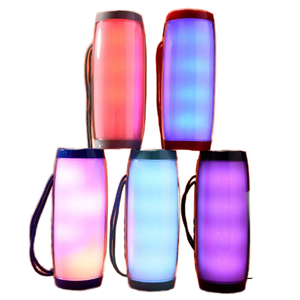 Xung <span class=keywords><strong>RGB</strong></span> <span class=keywords><strong>LED</strong></span> ánh sáng siêu Bass pháo TWS kết nối với nhau cho Bluetooth loa 5 màu sắc đầy màu sắc Pin Powered - Product Image 1