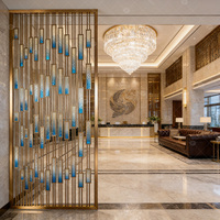 Paravent de séparation moderne en verre avec cadre en acier inoxydable de luxe pour hall d'entrée et design de cloison de pièce