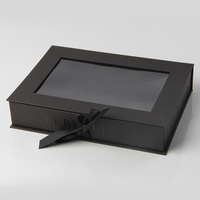 Vente en gros de boîte-cadeau noire de luxe découpée fenêtre transparente PVC insertion fermeture magnétique présentoir à bijoux boîte d'emballage cadeau en papier personnalisé