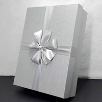 Boîte cadeau personnalisée avec gaufrage, revêtement UV, carton écologique recyclable, ruban satiné et nœud pour emballage de vêtements, mariage, anniversaire