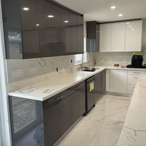 خزائن مطبخ فاخرة من الخشب والـ PVC بتصميم عصري جاهز للتركيب (RTA)، مجموعة أثاث مطبخ كاملة رمادية فاتحة لامعة قابلة للتخصيص بنمط شاكر - Product Image 5