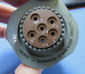 Conector D38999-26WE6PA MIL-DTL-38999 Serie III, Enchufe Recto de 6 Posiciones, Tipo Macho, Tamaño de Pin 17, Color Verde Oliva, Cadmio - Product Image 5