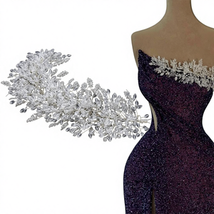 <span class=keywords><strong>Applique</strong></span> florale 3D en fil de <span class=keywords><strong>laiton</strong></span> à coudre avec strass en <span class=keywords><strong>verre</strong></span> cristal, grande fleur, pierres de couture en strass pour robes et artisanat - Product Image 1