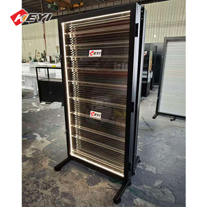Exhibidor de Pared Metálico Negro para Tarjetas Coleccionables, con Iluminación LED y Cerradura, para Tiendas de TCG - Product Image 2