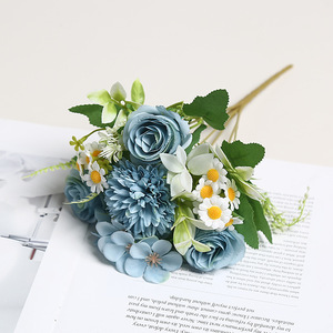 Ramo de Flores Artificiales Mixtas de 30cm - 7 Ramas de Rosas de Seda, Crisantemos e Hortensias para Decoración de Bodas y Fiestas en Casa - Product Image 3