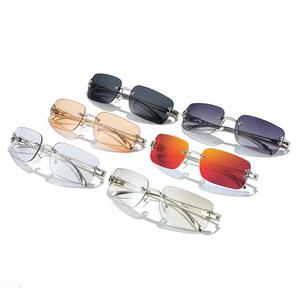 XUEDIAO 2025 Trending Modern Metal Square Gafas <span class=keywords><strong>de</strong></span> <span class=keywords><strong>Sol</strong></span> <span class=keywords><strong>para</strong></span> hombres y mujeres <span class=keywords><strong>de</strong></span> lujo UV400 Gafas sin montura con logotipo personalizado - Product Image 2