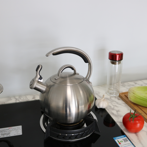 Venta al por mayor de fábrica, mango aislado de silicona, hervidor de agua de acero inoxidable para batir té, estufa de agua para acampar, hervidor silbante superior - Product Image 5