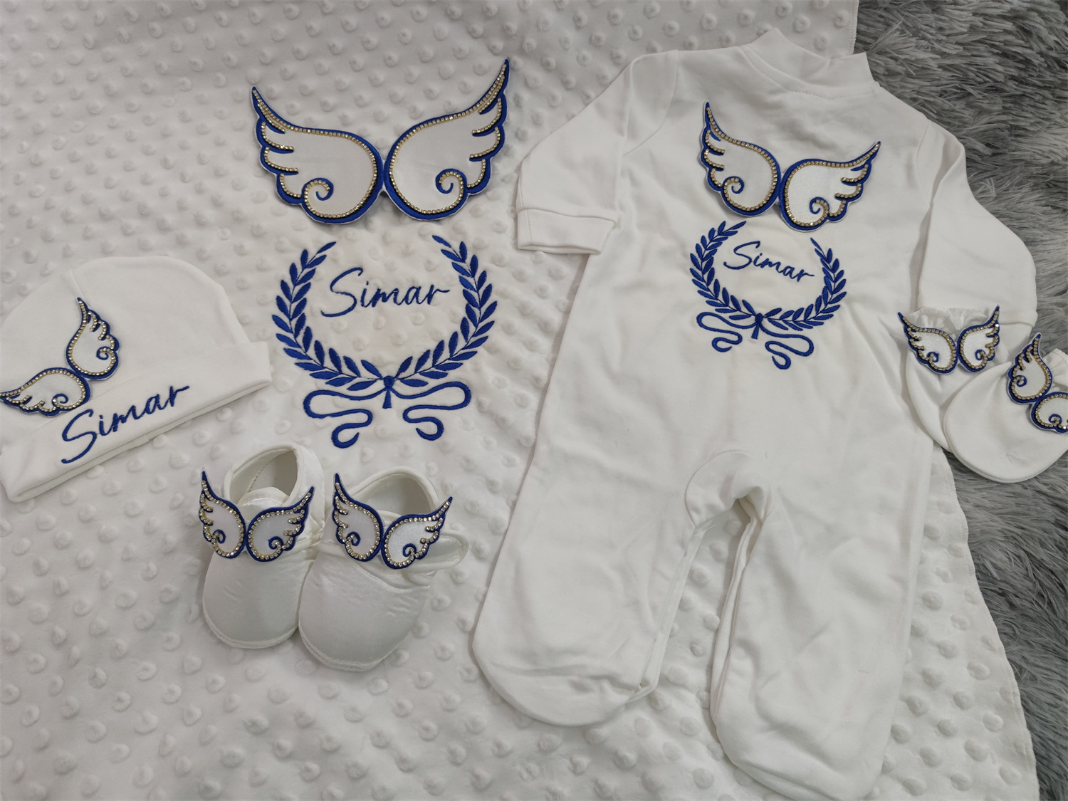 Ali con bordo blu zaffiro e sfondo bianco 2 (senza personalizzazione)