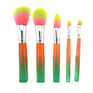 Pennelli da Trucco in Nylon Sintetico Personalizzati Eleganti all'Ingrosso con Manico in Plastica Arancione Giallo e Dettagli Verdi Effetto Marmo - Set da 5 Pezzi - Product Image 5