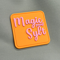 Écusson en caoutchouc PVC à motif de dessin animé, logo personnalisé, haute saturation des couleurs, design sur mesure, écologique, plat, 3D, souple, étiquette personnalisée pour chapeau