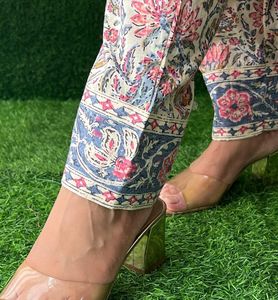 Ensemble kurta en coton imprimé de créateur Kurti avec ensemble Dupatta pour toutes les occasions vêtements de mariage fabricant et exportateur indiens - Product Image 6