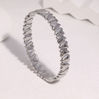 Bracelet minimaliste en acier inoxydable Dina avec fermoir en forme de cœur, personnalisé, unique, ne ternit pas