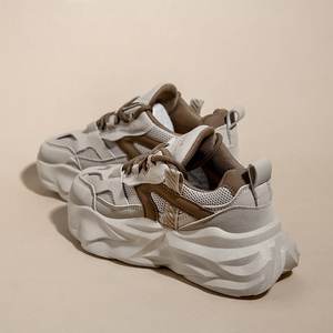 Zapato para caminar <span class=keywords><strong>de</strong></span> cuero blanco <span class=keywords><strong>de</strong></span> alta calidad, Color negro, lujo para <span class=keywords><strong>mujer</strong></span> y nuevos estilos, <span class=keywords><strong>zapatillas</strong></span> estampadas, calcetín, vestido, zapatos informales para hombre - Product Image 5