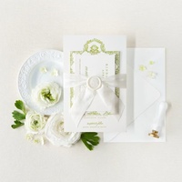 Juego de Invitaciones de Boda de Papel de Algodón Texturizado Floral Verde Salvia y Blanco de Lujo, Cinta de Organza, Sello de Cera, Sobre, Impresión Personalizada