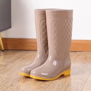 Chaussures d'eau Bottes de pluie en <span class=keywords><strong>plastique</strong></span> Pvc à cylindre moyen-bas pour femmes Chaussures de travail de cuisine à la mode - Product Image 2
