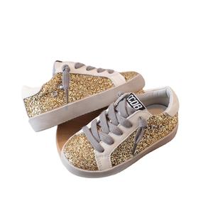 Scarpe da <span class=keywords><strong>bambina</strong></span> di moda all'ingrosso scarpe da ginnastica in pelle sintetica in oro con stelle e paillettes per bambini scarpe casual per bambini - Product Image 1