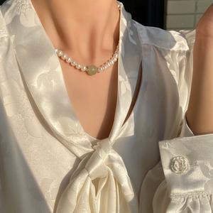 Collar de Perlas de Agua Dulce con Jade Verde Natural de Hotan, Chapado en Oro de 14K, Estilo Lujoso y Elegante - Product Image 5