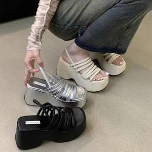 รองเท้าแตะแฟชั่นสไตล์โรมันกันน้ำสำหรับผู้หญิงมาใหม่, รองเท้าส้นหนาแฟชั่นส้นสูงแบบลำลองสำหรับใส่ไปทะเล2025 - Product Image 4