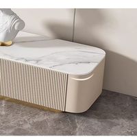 Meuble TV italien de luxe pour salon avec table basse, rangement au sol et élément décoratif