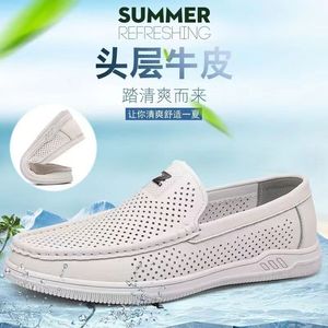 รองเท้าโลฟเฟอร์หนังแท้แบบสวมสำหรับผู้ชาย ดีไซน์โปร่ง สีพื้น เรียบง่าย สไตล์ลำลอง สำหรับวัยรุ่น ใส่สบายในช่วงฤดูร้อน - Product Image 1