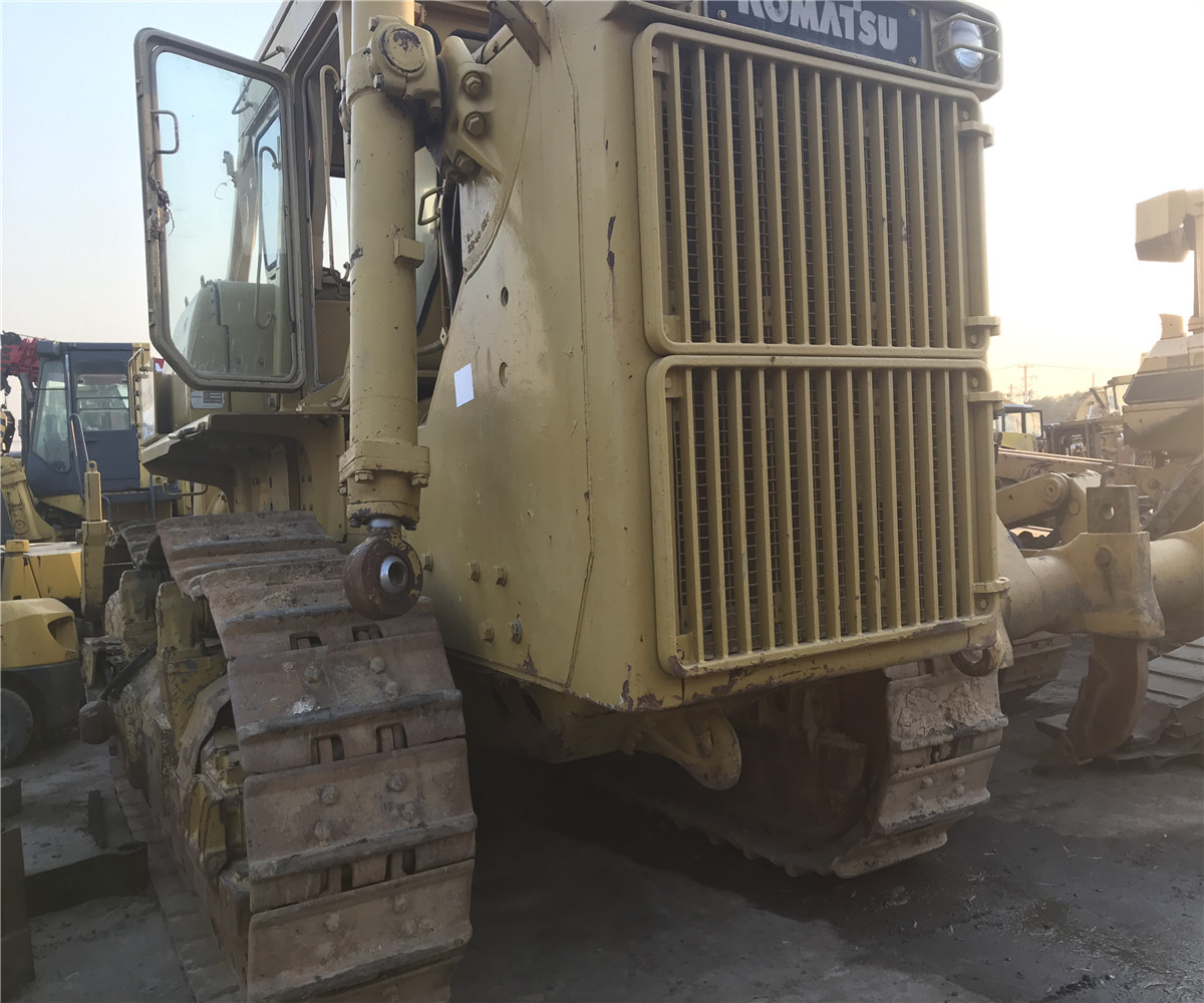 中古コマツ D355A-3 ブルドーザー 2006年製 140HP 工事用 黄