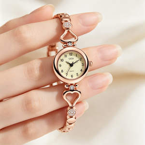 Montre étanche de luxe légère en forme de cœur, sertie de diamants, avec un bracelet fin en acier, montre à quartz pour femme - Product Image 3