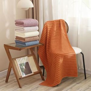 Serviette de bain tissée de couleur unie claire, douce, absorbante, écologique et à séchage rapide, 100% coton, adaptée à un usage quotidien - Product Image 3