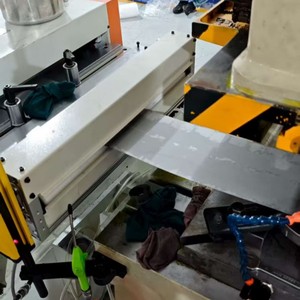 Aceitador de rodillos de doble cara con control manual de flujo de aceite - Product Image 6