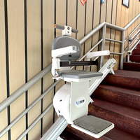 Chaise de monte-escalier droite en acier électrique Nouvelle condition Conception pliante sûre et stable pour la famille et les hôtels
