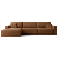 Canapé d'angle en cuir au design tendance en forme de L, avec accoudoirs larges et coussins moelleux pour salon