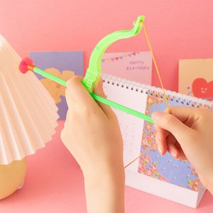 Jouet d'arc et de flèches en plastique pour enfants, avec ventouse, pour jeu en intérieur, de 3 à 7 ans, jeu d'archerie unisexe, cadeau - Product Image 1