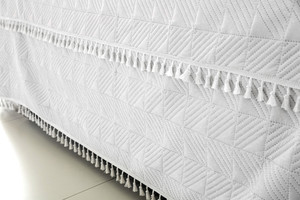 Juego de colcha con relieve ultrasónico blanco de 3 piezas personalizado colcha decorada con borlas con relleno de poliéster juegos de fundas nórdicas - Product Image 3