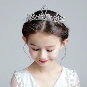 Tiara <span class=keywords><strong>de</strong></span> Aleación <span class=keywords><strong>para</strong></span> <span class=keywords><strong>Niñas</strong></span>, Corona <span class=keywords><strong>de</strong></span> Princesa <span class=keywords><strong>para</strong></span> Cumpleaños, Desfile, Accesorios <span class=keywords><strong>para</strong></span> Vestidos, Diadema <span class=keywords><strong>de</strong></span> Niña <span class=keywords><strong>de</strong></span> las <span class=keywords><strong>Flores</strong></span> <span class=keywords><strong>para</strong></span> Bodas - Product Image 2