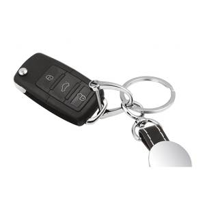 Llavero con Mosquetón de Aleación de Zinc y Cuero Negro Metálico Brillante, Impresión UV, Duradero y Elegante - Product Image 1