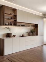 Buffet flottant moderne en noyer avec éclairage LED et étagères ouvertes, sans poignées, beige, pour salon
