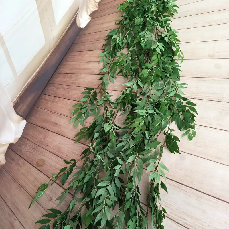 N-197人工ハンギングウィローの葉つる小枝偽のシルクウィロー植物の葉屋外の屋内装飾のためのガーランドストリング